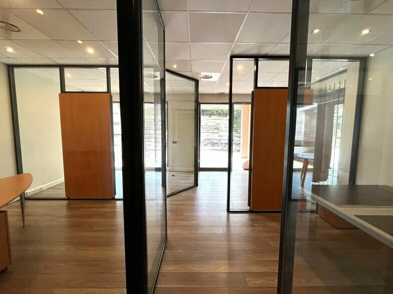 Local commercial dans Valbonne à louer - Photo de l’immeuble – Image 2 sur 5