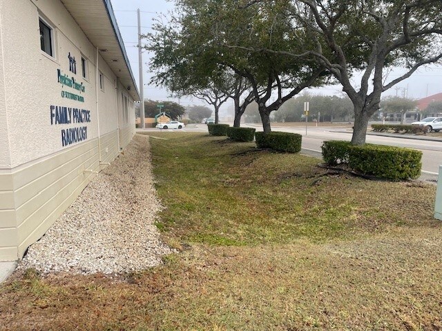 1304 SE 8th Ter, Cape Coral, FL à louer - Photo de l’immeuble – Image 2 sur 7