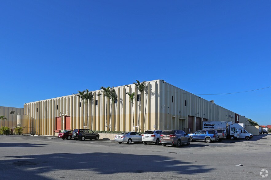 9202-9210 NW 106th St, Medley, FL à louer - Photo principale – Image 1 sur 13