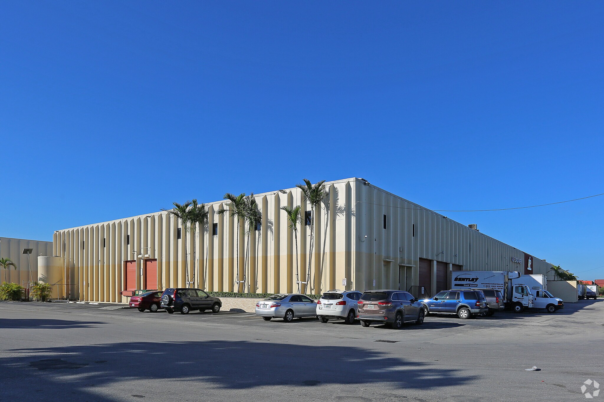 9202-9210 NW 106th St, Medley, FL à louer Photo principale– Image 1 sur 14