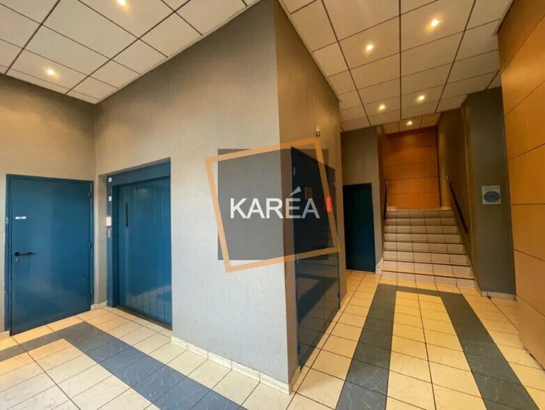 Local d’activités dans Lognes à louer - Hall d’entrée – Image 3 sur 5