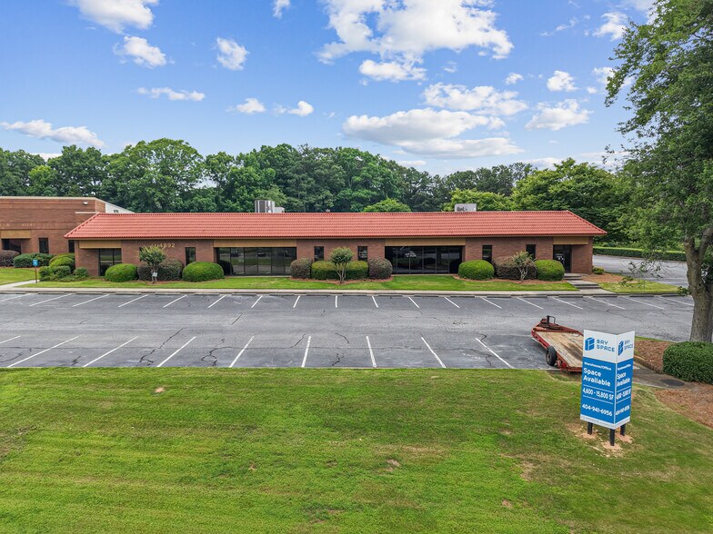 4896 N Royal Atlanta Dr, Tucker, GA à louer - Photo de l’immeuble – Image 2 sur 8
