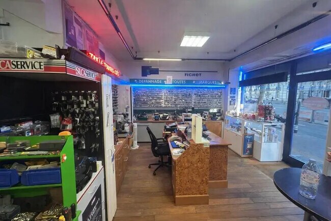 Plus de détails pour Local commercial à vendre