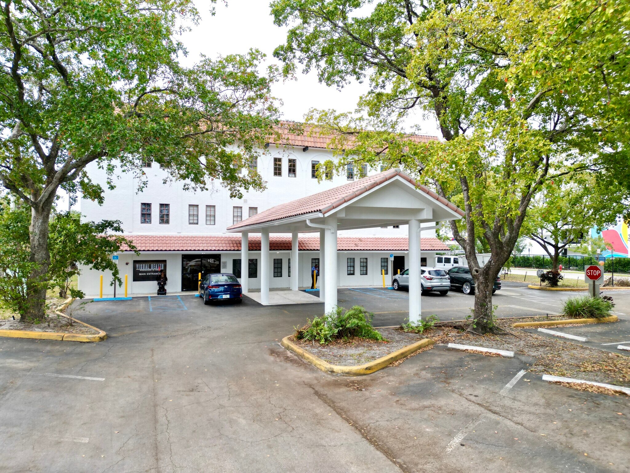 2889 10th Ave N, Lake Worth, FL à louer Photo de l’immeuble– Image 1 sur 6