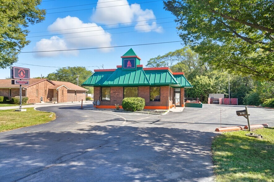 1535 Xenia Ave, Yellow Springs, OH à vendre - Photo principale – Image 1 sur 19