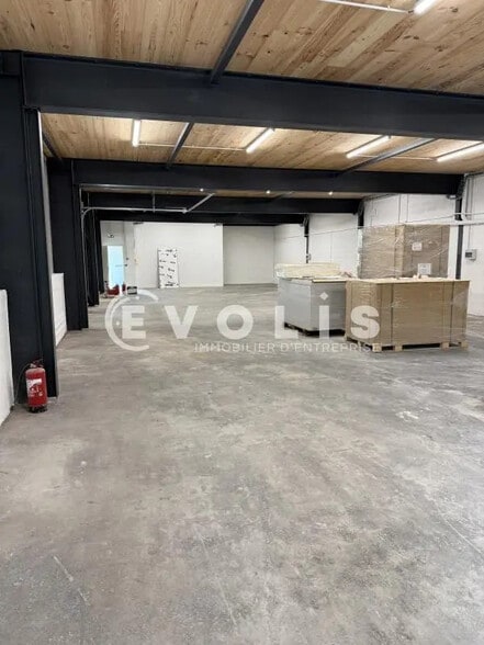 1284 Avenue De La Massane, Saint-Rémy-de-Provence à louer - Photo de l’immeuble – Image 3 sur 11