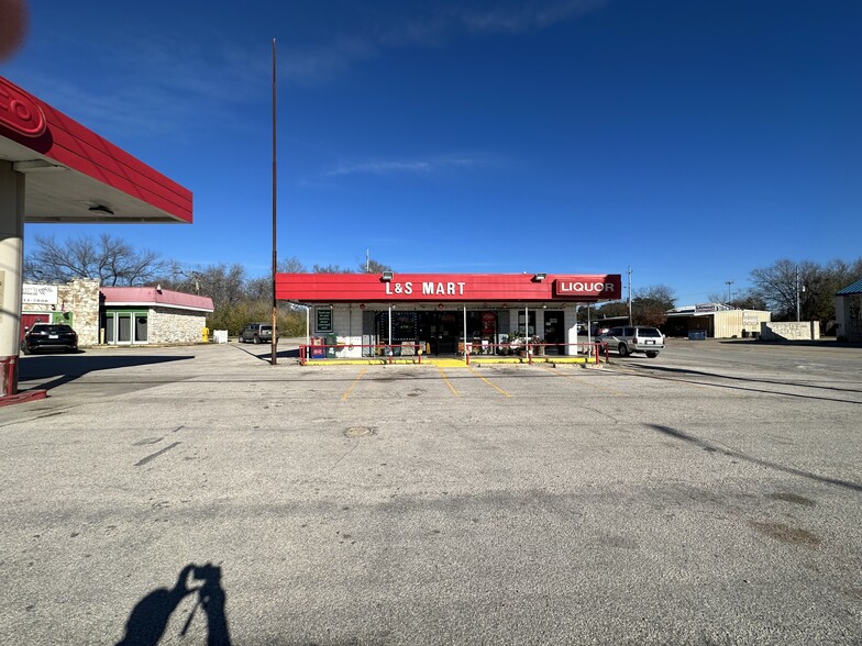 908 College St, Bastrop, TX à vendre - Photo de l’immeuble – Image 3 sur 12