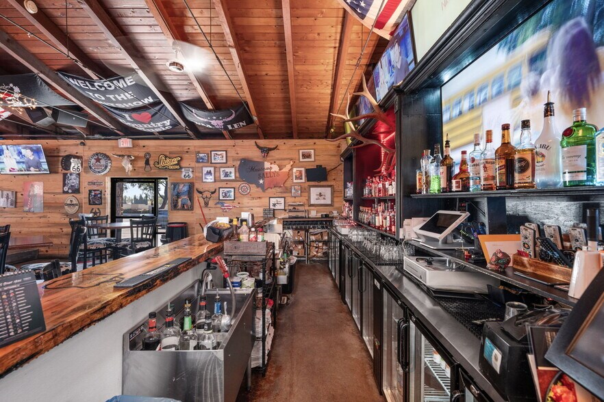 10028 Foothill Blvd, Rancho Cucamonga, CA à vendre - Photo de l’immeuble – Image 3 sur 34