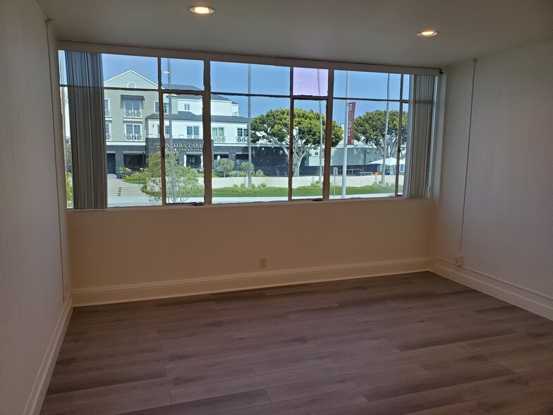 3315-3345 Newport Blvd, Newport Beach, CA à louer - Photo intérieure – Image 3 sur 8