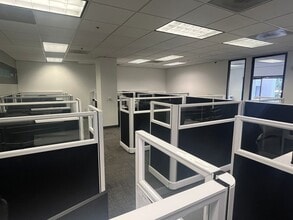 201 E Sandpointe Ave, Santa Ana, CA à louer Photo intérieure– Image 2 sur 5