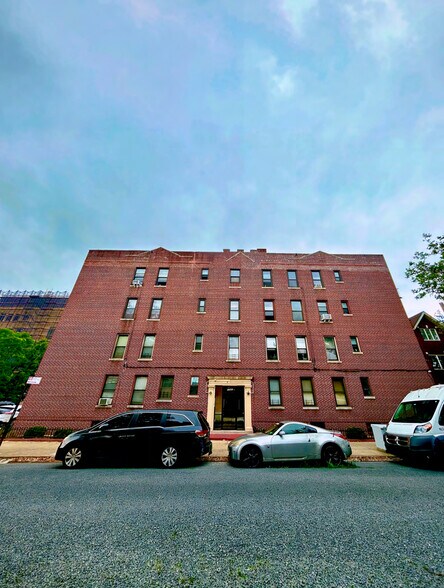 1742 E 2nd St, Brooklyn, NY à vendre - Photo de l’immeuble – Image 2 sur 14
