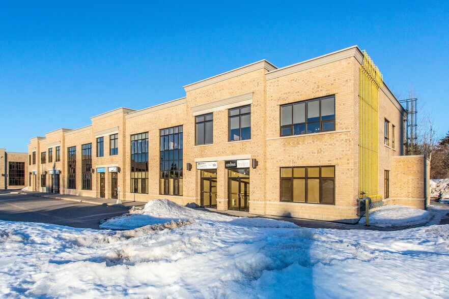 120 Terence Matthews Cres, Ottawa, ON à louer - Photo de l’immeuble – Image 2 sur 9