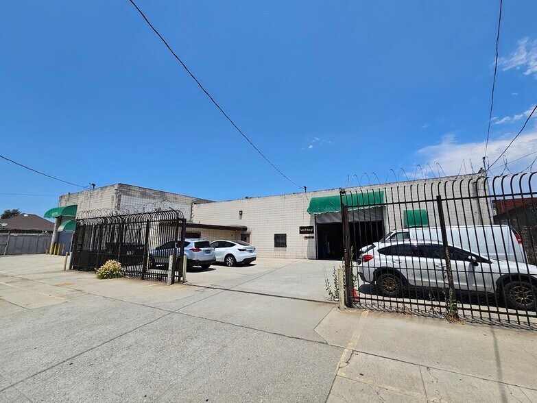 1537 E Adams Blvd, Los Angeles, CA à louer - Photo de l’immeuble – Image 2 sur 12