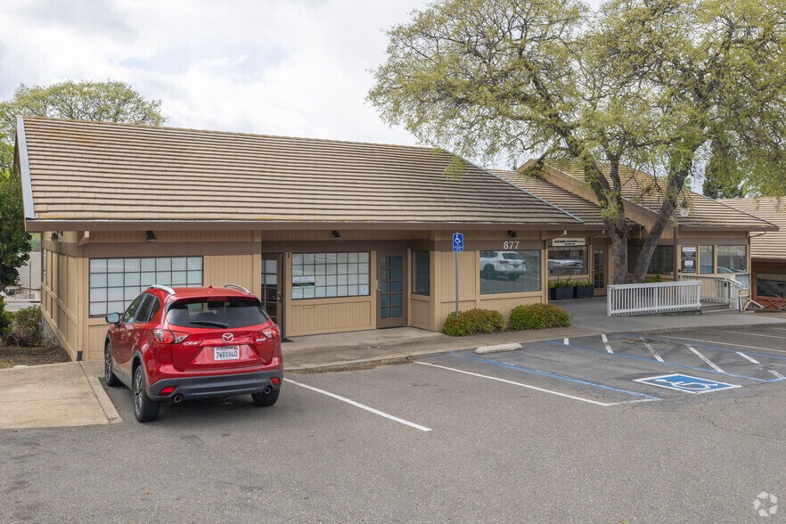 875-877 Embarcadero Dr, El Dorado Hills, CA à vendre - Photo de l’immeuble – Image 2 sur 8