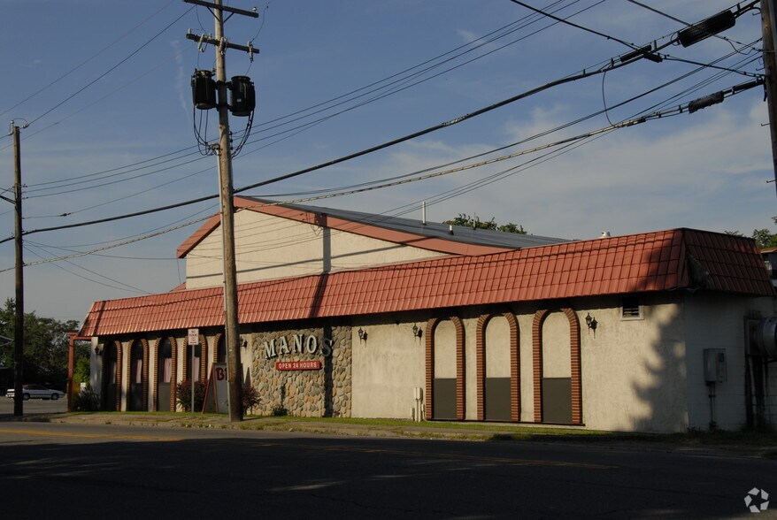 2048 College Ave, Elmira Heights, NY à vendre - Photo de l’immeuble – Image 2 sur 56