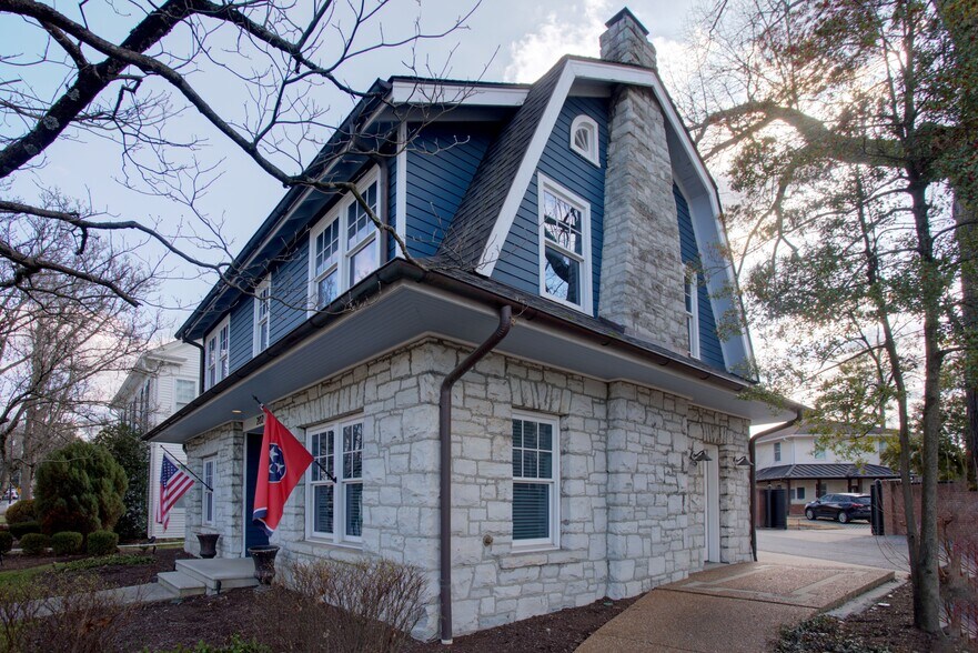 202 5th Ave S, Franklin, TN à louer - Photo de l’immeuble – Image 2 sur 8