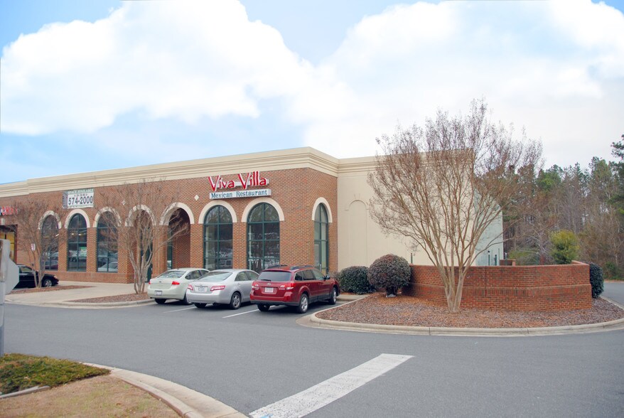 804-862 Spring Ln, Sanford, NC à louer - Photo de l’immeuble – Image 3 sur 5