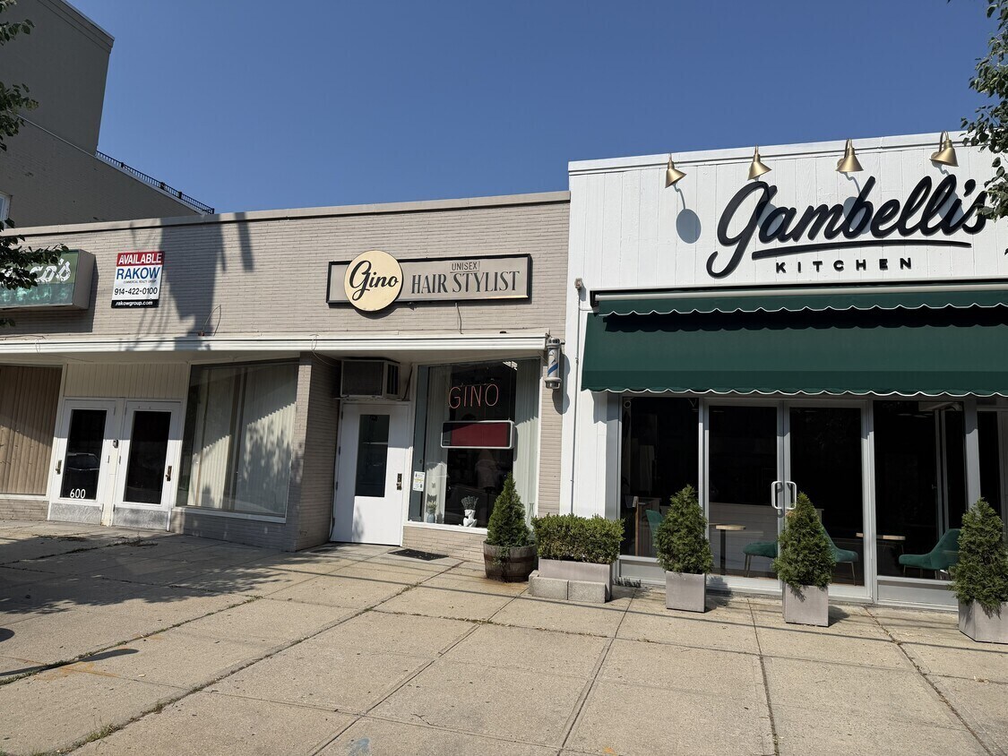 590-600 Mamaroneck Ave, White Plains, NY à vendre Photo de l’immeuble– Image 1 sur 2