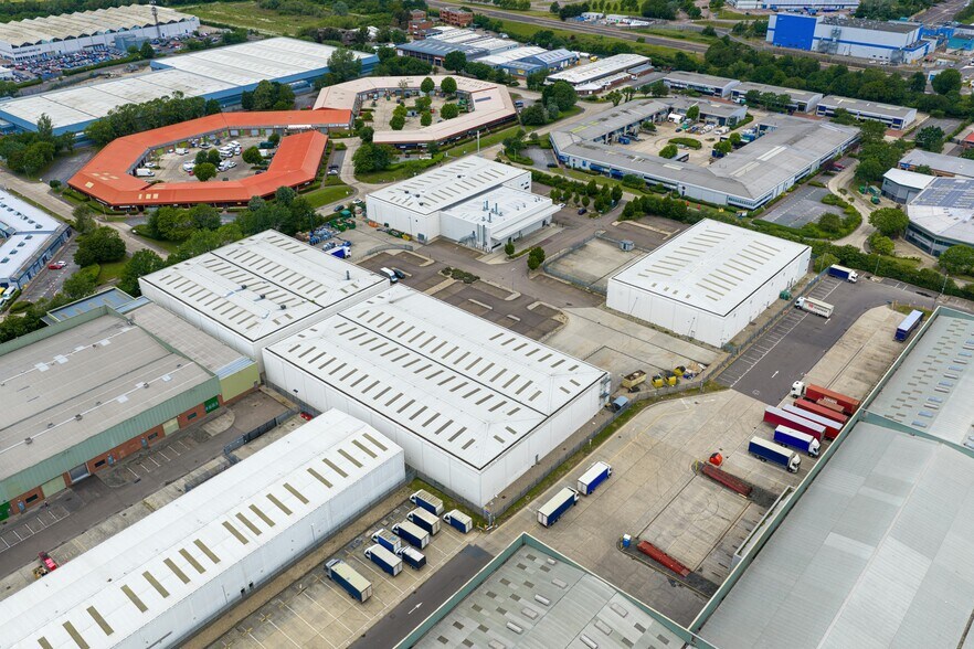 Fenton Way, Basildon à vendre - Photo de l’immeuble – Image 3 sur 8