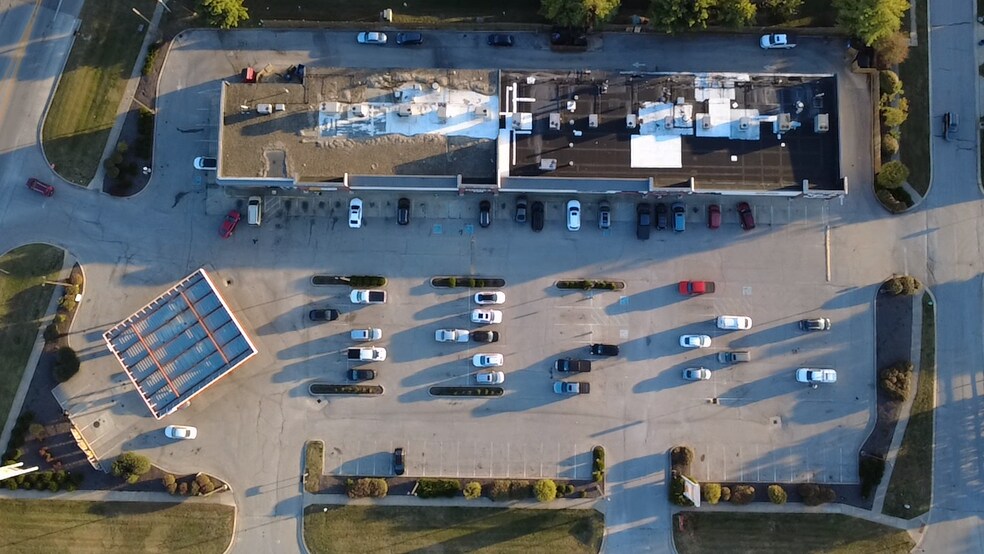 1345 West Southport Rd, Indianapolis, IN à louer - Photo de l’immeuble – Image 2 sur 3