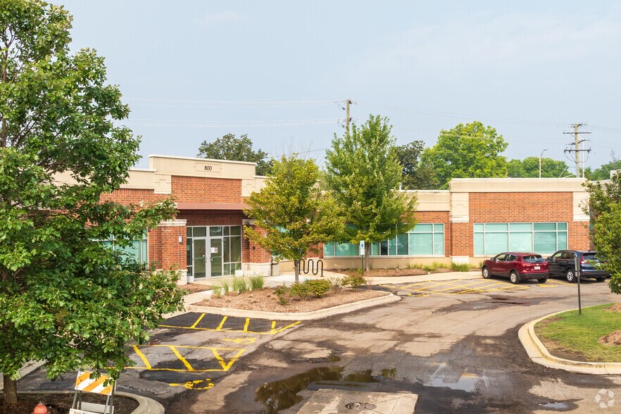 800 E Woodfield Rd, Schaumburg, IL à vendre - Photo de l’immeuble – Image 3 sur 7