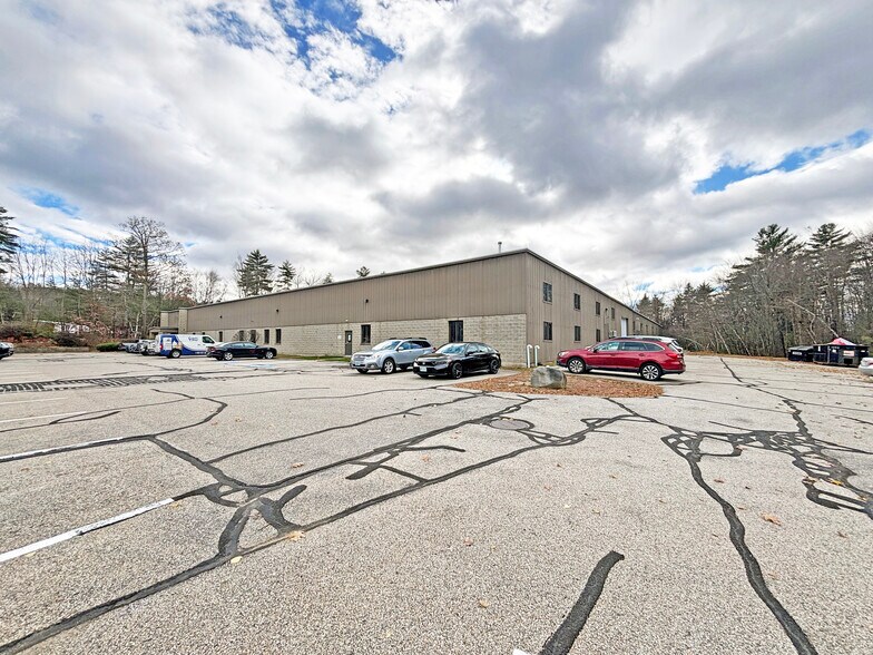 340 Commerce Way, Pembroke, NH à vendre - Photo de l’immeuble – Image 3 sur 9