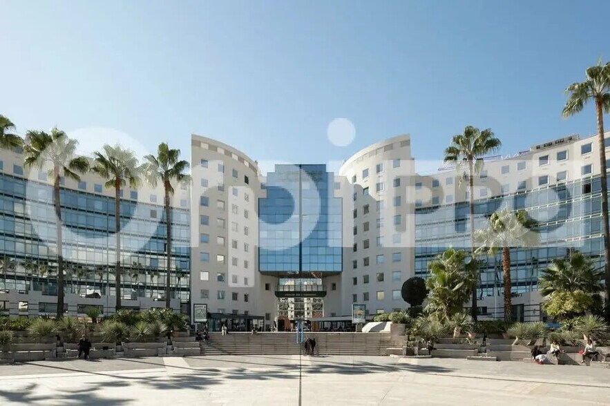 455 Promenade Des Anglais, Nice à louer - Photo de l’immeuble – Image 1 sur 10