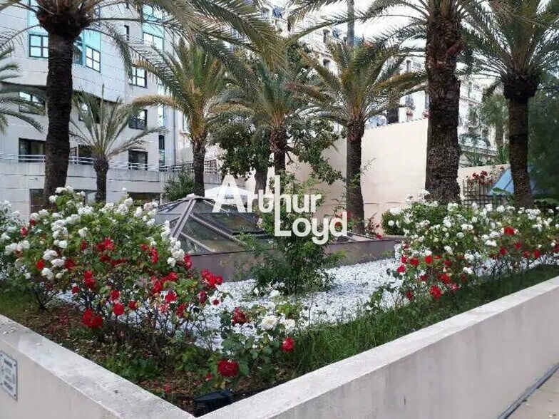 Bureau dans Nice à vendre - Photo de l’immeuble – Image 1 sur 11