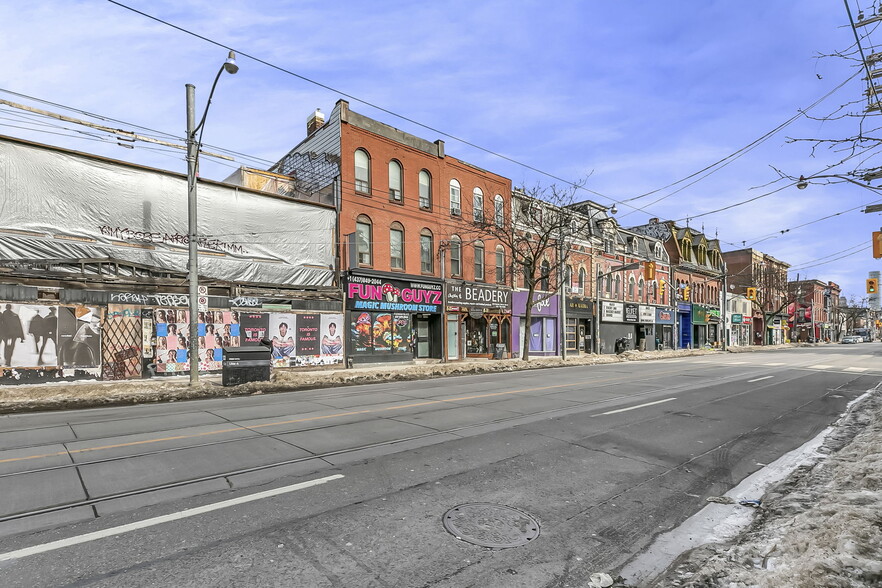 518 Queen St W, Toronto, ON à vendre - Photo de l’immeuble – Image 2 sur 13