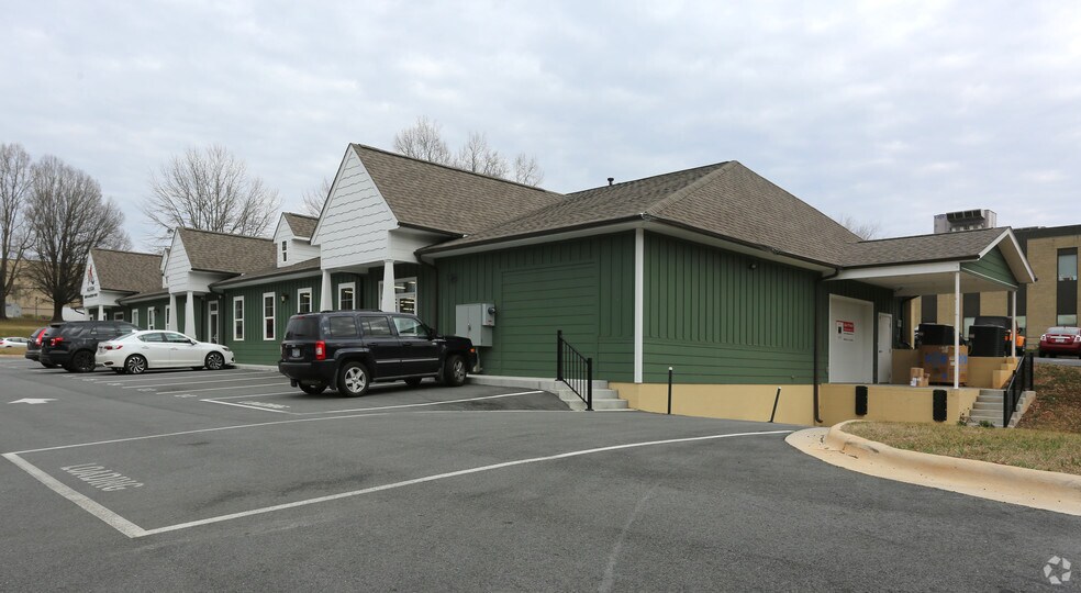 8017 N Point Blvd, Winston-Salem, NC à vendre - Photo de l’immeuble – Image 3 sur 4
