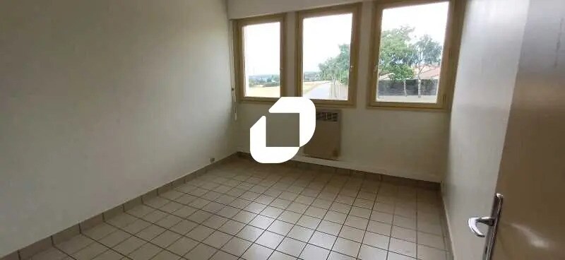 Bureau dans Magnanville à louer - Photo de l’immeuble – Image 3 sur 6