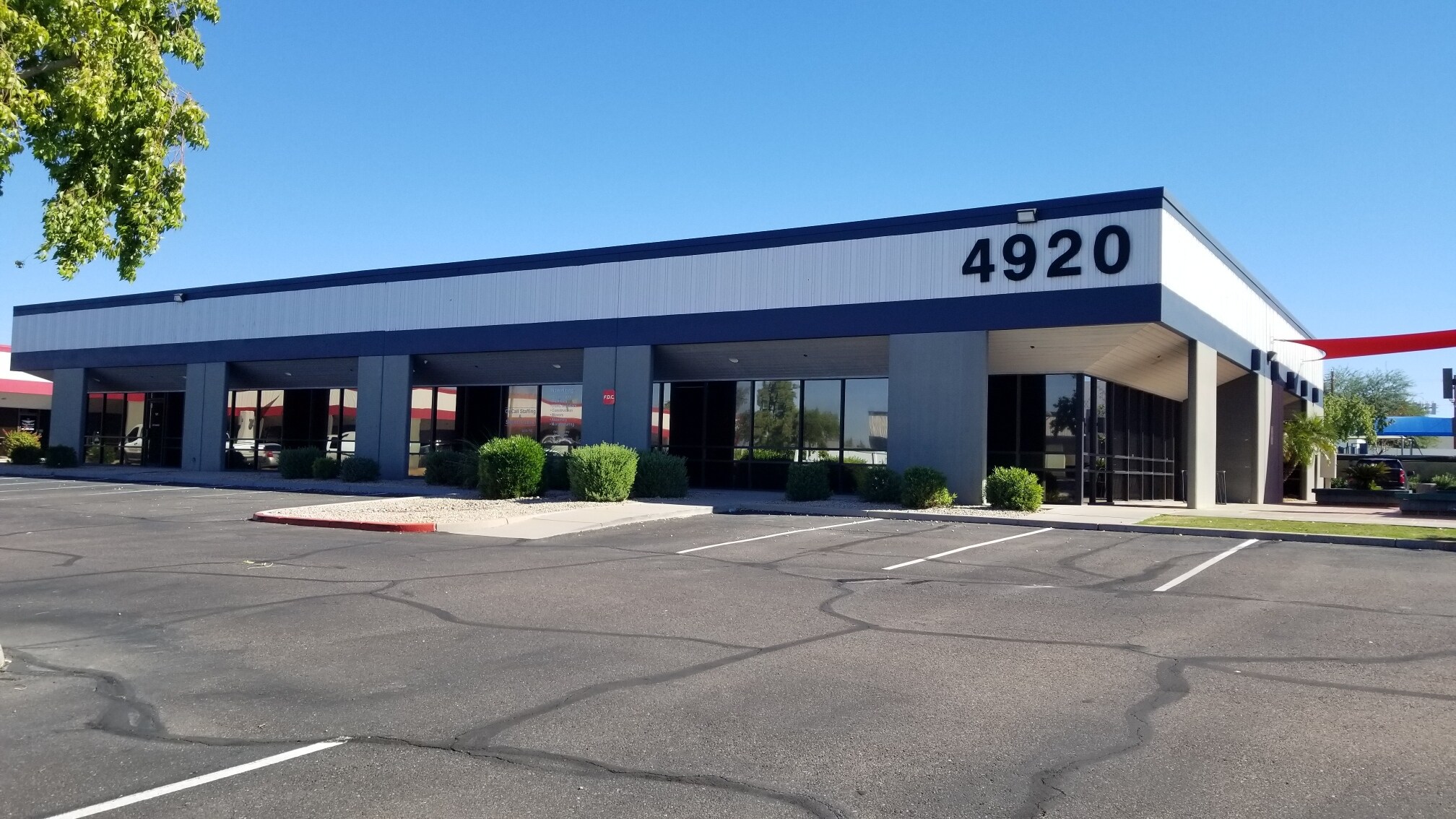 4820 E McDowell Rd, Phoenix, AZ à louer Photo principale– Image 1 sur 5