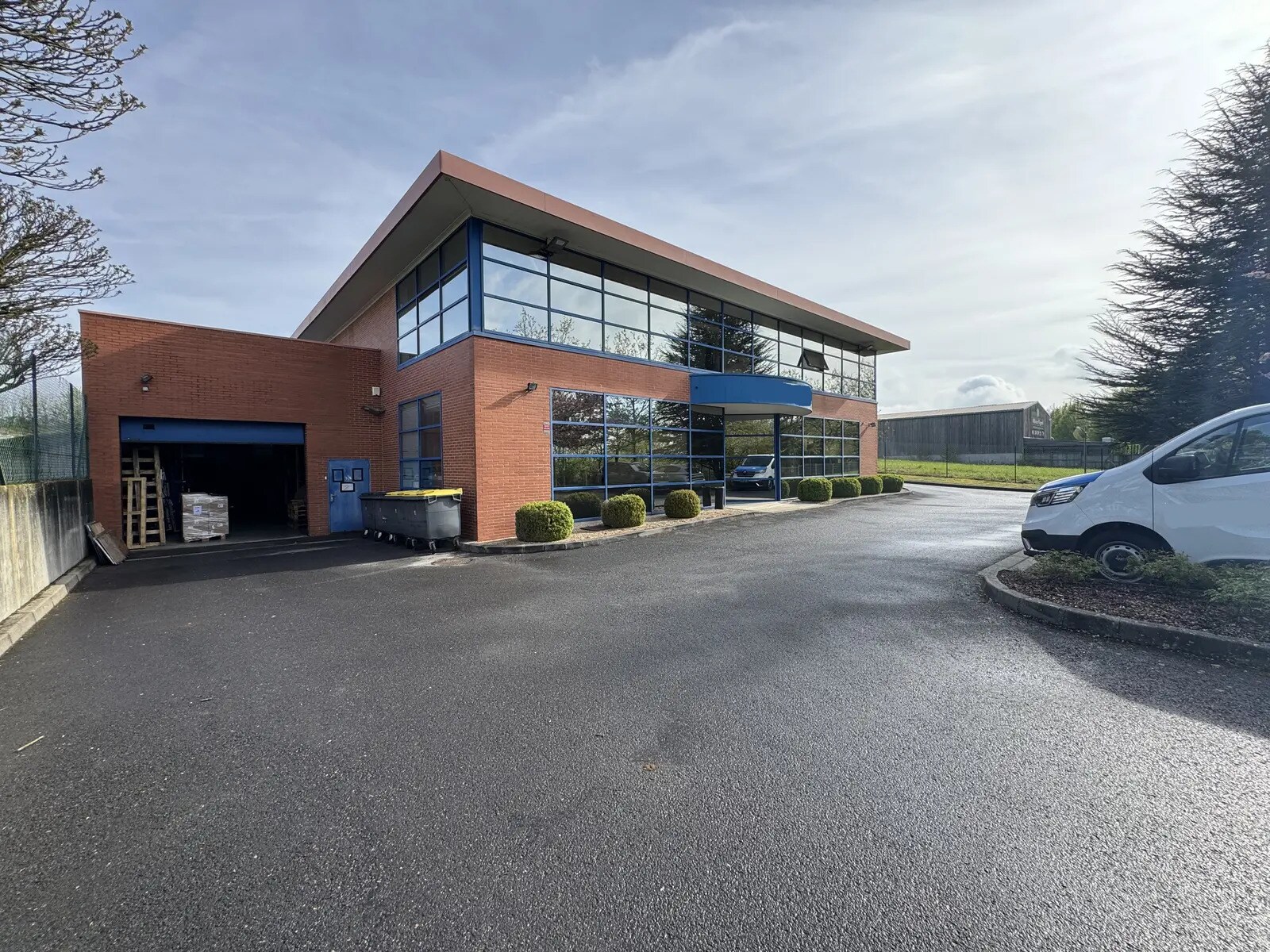 Local d’activités dans Vigny à louer Photo de l’immeuble– Image 1 sur 19