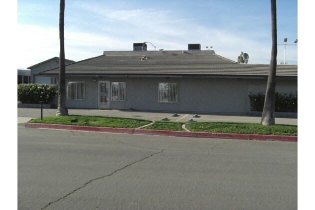 176 W Bryant St, Bloomington, CA à vendre - Photo principale – Image 1 sur 2