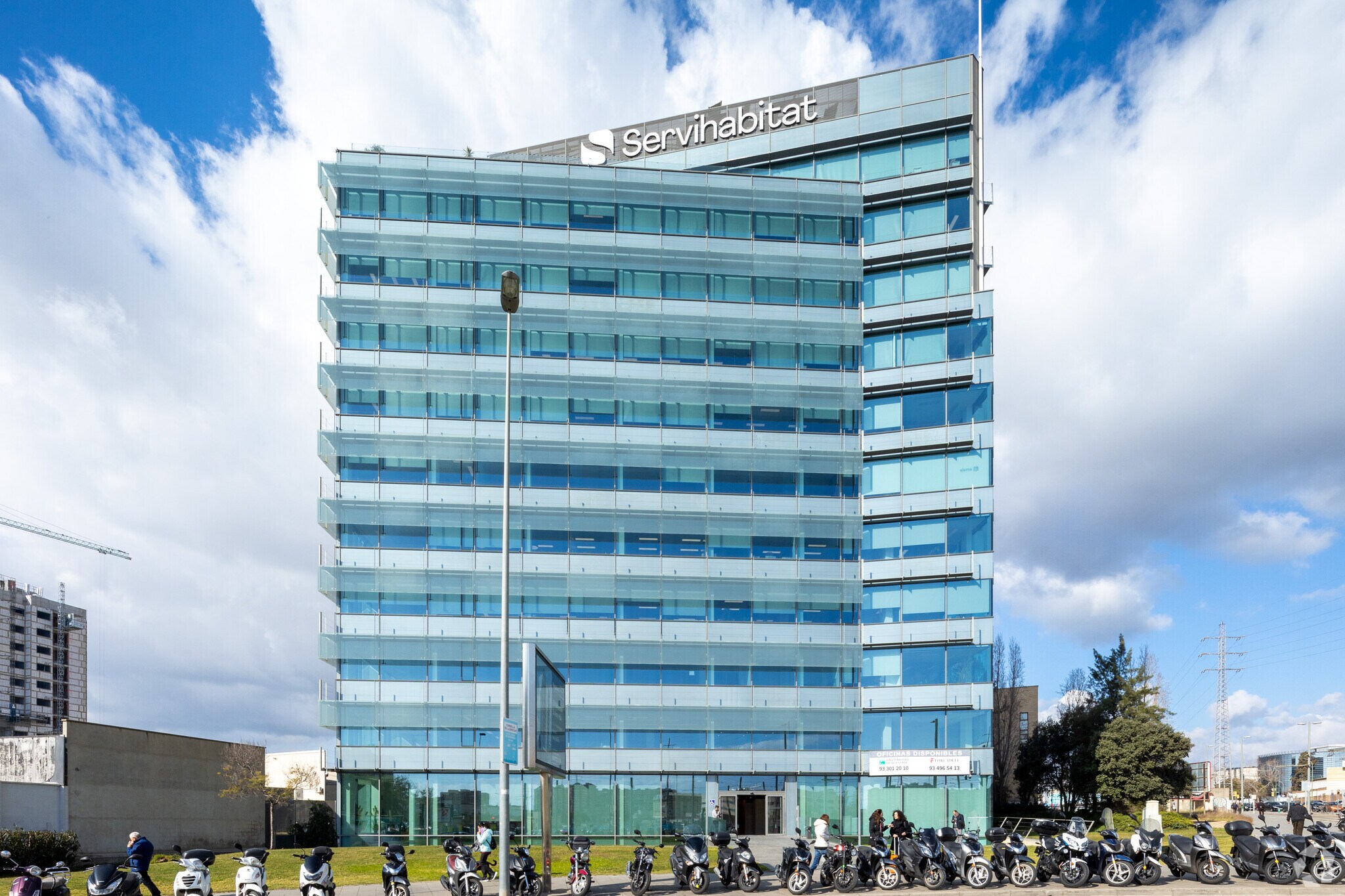 Carretera d'Esplugues, 225, Cornellà de Llobregat, Barcelona à louer Photo de l’immeuble– Image 1 sur 8