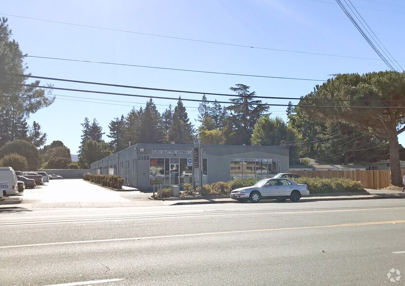 2455 Old Middlefield Way, Mountain View, CA à louer - Photo de l’immeuble – Image 2 sur 3