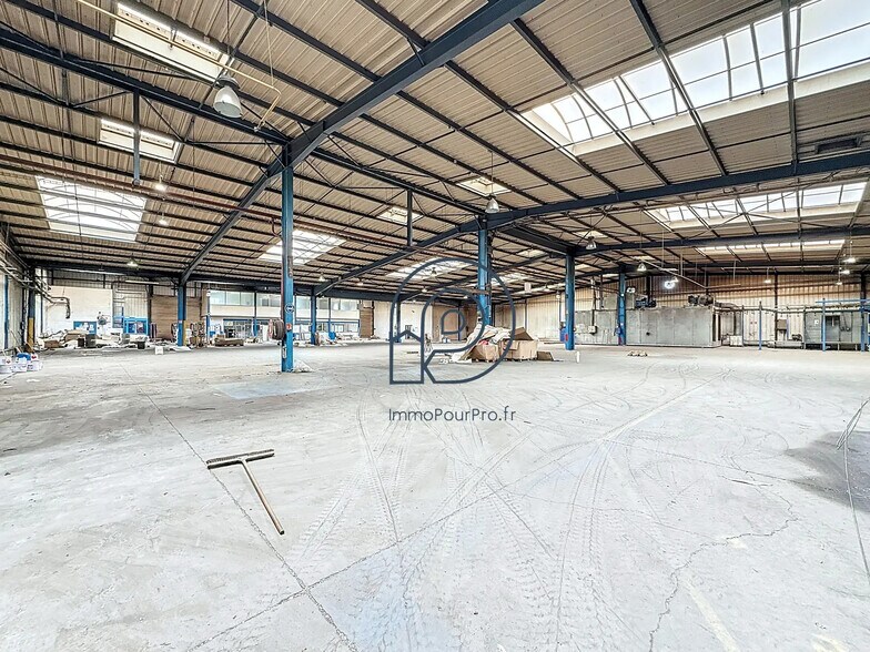 Local d'activités dans Saint-Amand-les-Eaux à vendre - Photo de l’immeuble – Image 3 sur 11