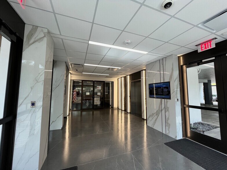 8181 W Broward Blvd, Plantation, FL à louer - Hall d’entrée – Image 2 sur 19
