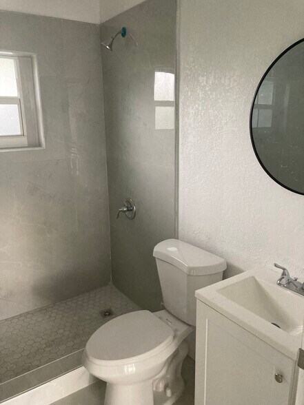 729 NW 55th Ter, Miami, FL à vendre - Photo intérieure – Image 1 sur 17