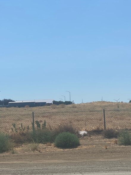 1015 Airport Rd, Rio Vista, CA à vendre - Photo de l’immeuble – Image 3 sur 9