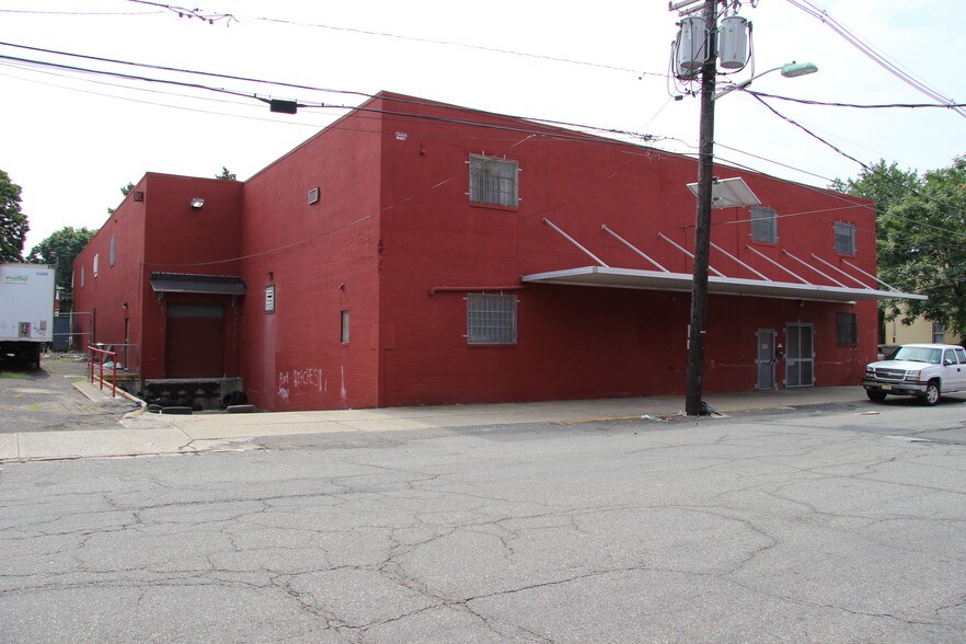 451 E 22nd St, Paterson, NJ à louer - Photo de l’immeuble – Image 2 sur 2