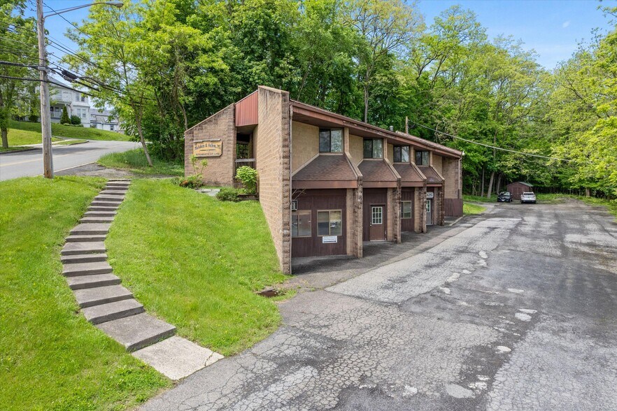 90 Scofield St, Walden, NY à vendre - Photo de l’immeuble – Image 2 sur 7