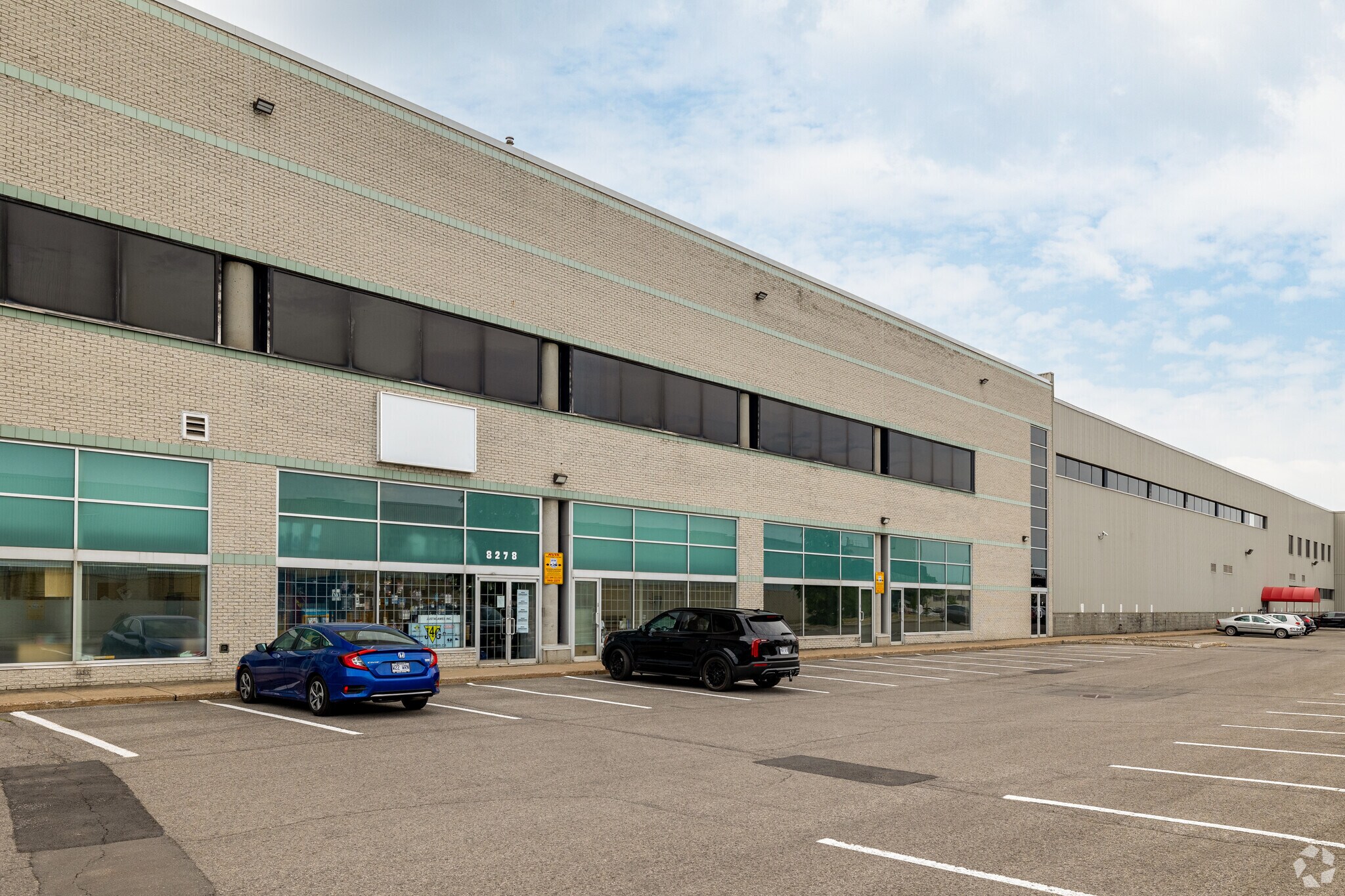 8275 Av Albert-Louis-Van Houtte, Montréal, QC à vendre Photo de l’immeuble– Image 1 sur 2