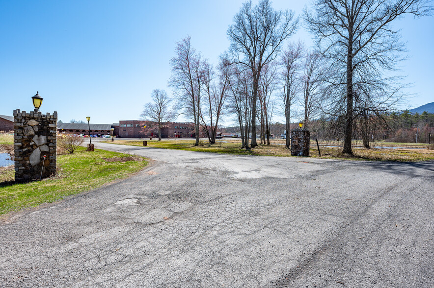 4858 Route 32, Catskill, NY à louer - Photo de l’immeuble – Image 3 sur 99