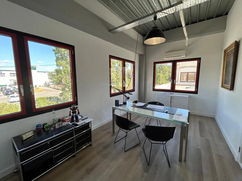 Bureau dans Aubagne à louer - Photo de l’immeuble – Image 3 sur 6