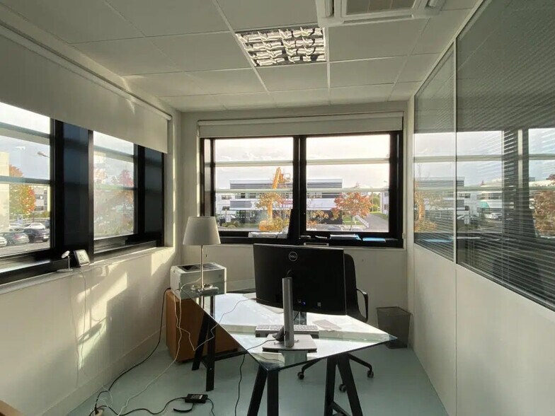 Bureau dans Saint-Grégoire à louer - Photo de l’immeuble – Image 3 sur 6