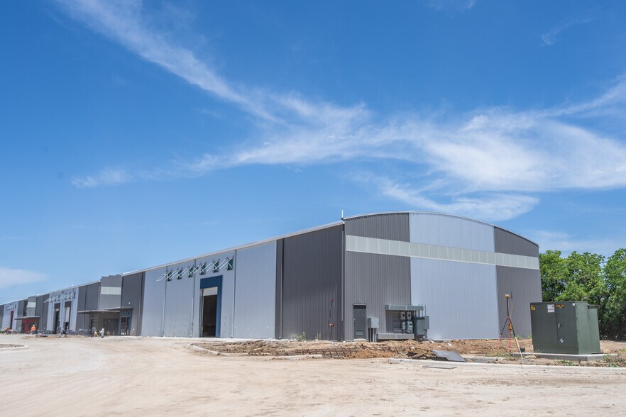 5601 FM 973, Del Valle, TX à louer - Photo de l’immeuble – Image 2 sur 33