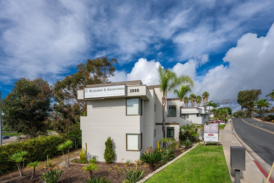 2585 Pio Pico Dr, Carlsbad, CA à vendre - Photo de l’immeuble – Image 3 sur 5