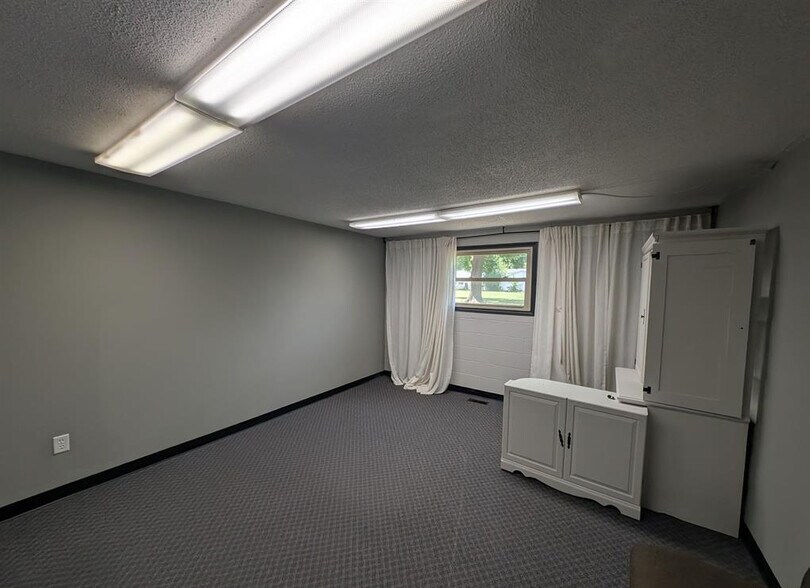 2221 N Parkway Dr, Pekin, IL à louer - Photo de l’immeuble – Image 3 sur 6