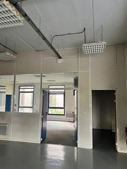 163 Rue De La Belle Etoile, Roissy-en-France à louer - Photo de l’immeuble – Image 3 sur 3